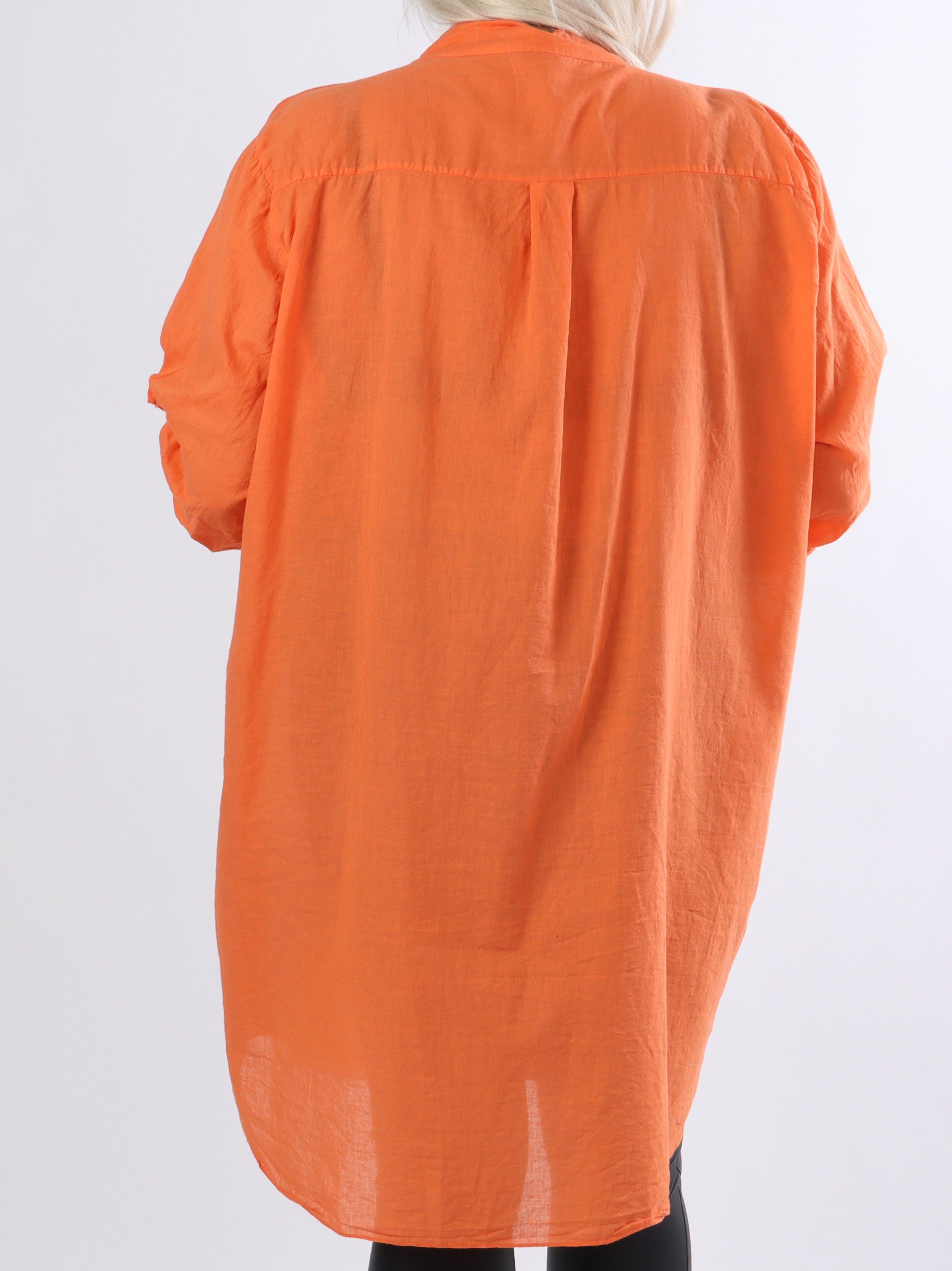 Berna Plain - Plus size skjorte med lommer foran